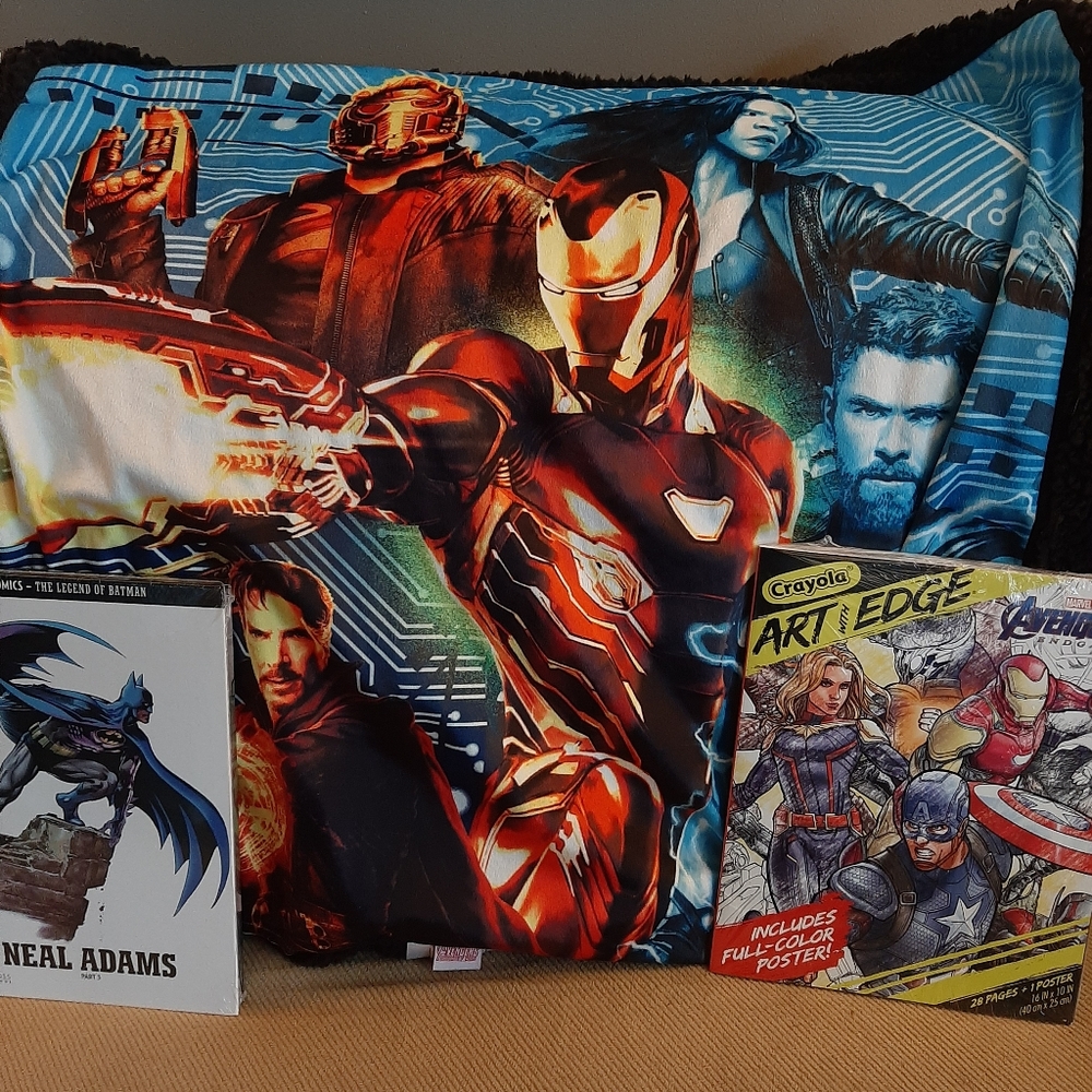 Superhero Giftpack Averngers pillow, coloring book Batman Hardcover book